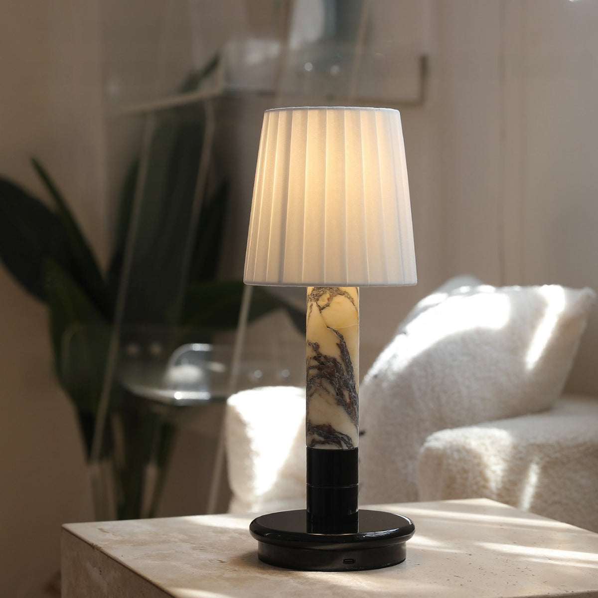 โคมไฟตั้งโต๊ะตกแต่งบ้าน - Verona Stitch Marble Table Lamp