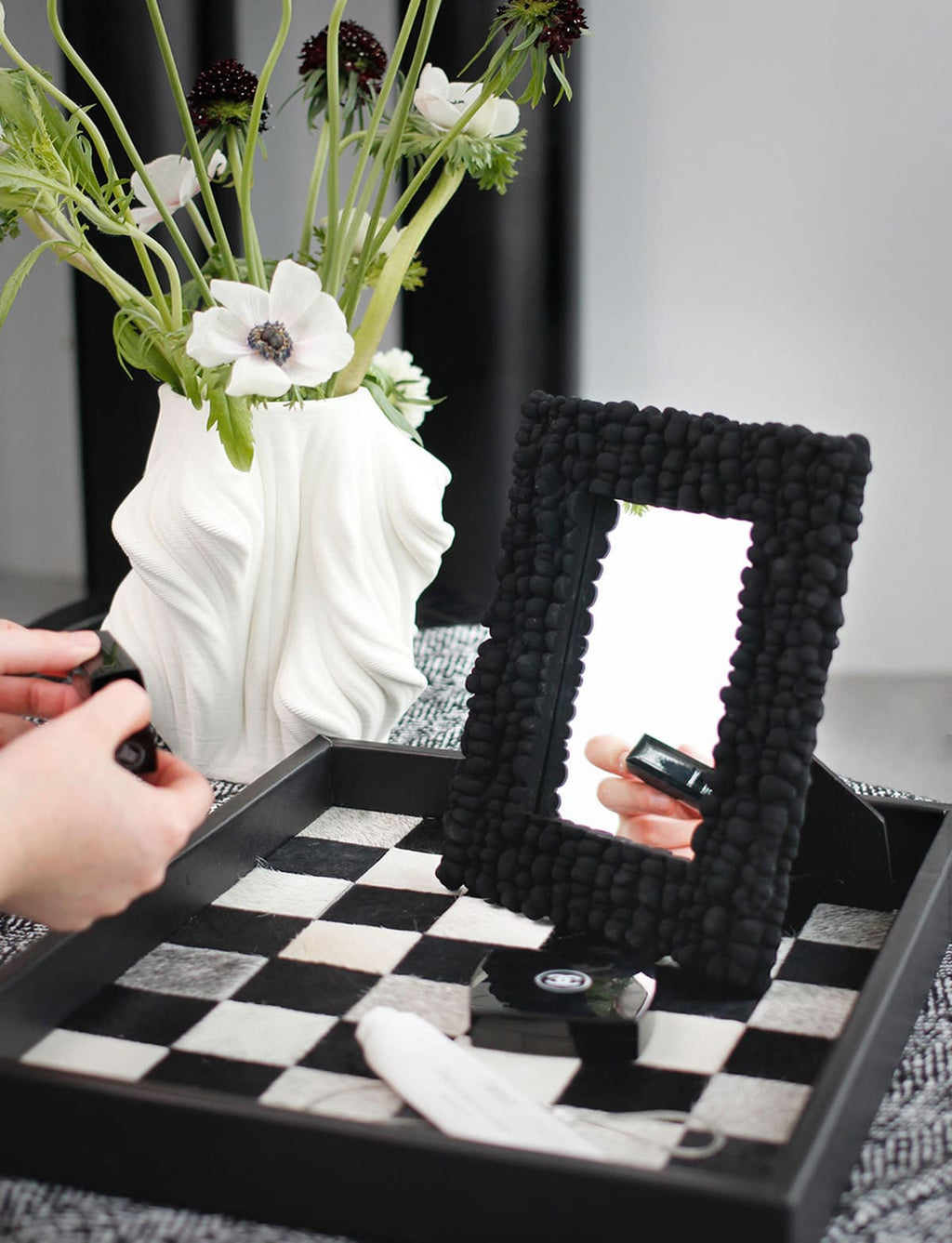 กระจกแต่งหน้าตั้งโต๊ะ - Charcoal Decorating Mirror