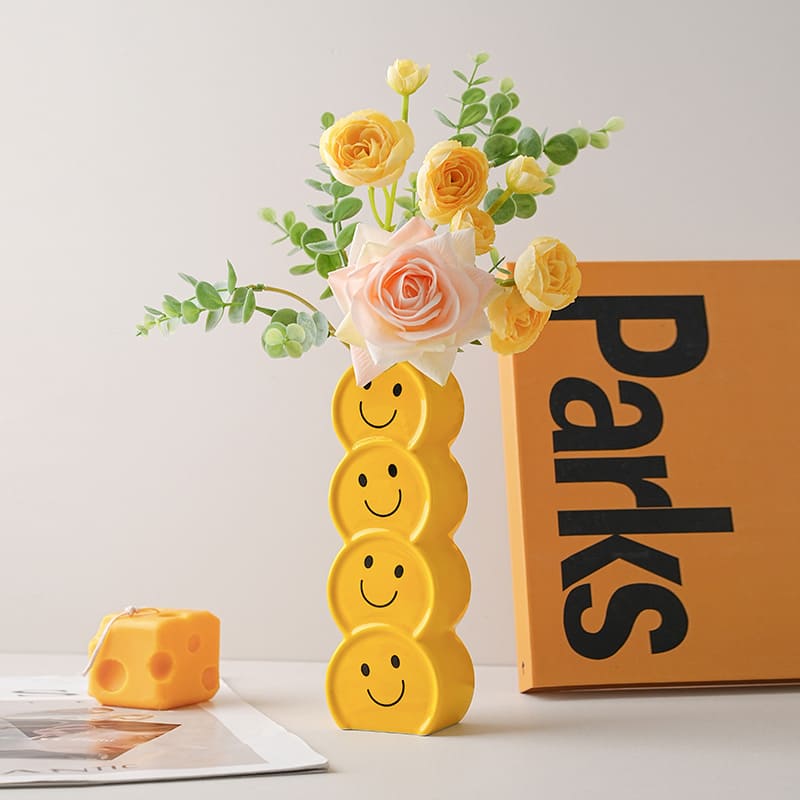 แจกันดอกไม้ตกแต่งบ้าน - Smiley Designed Decor Vase