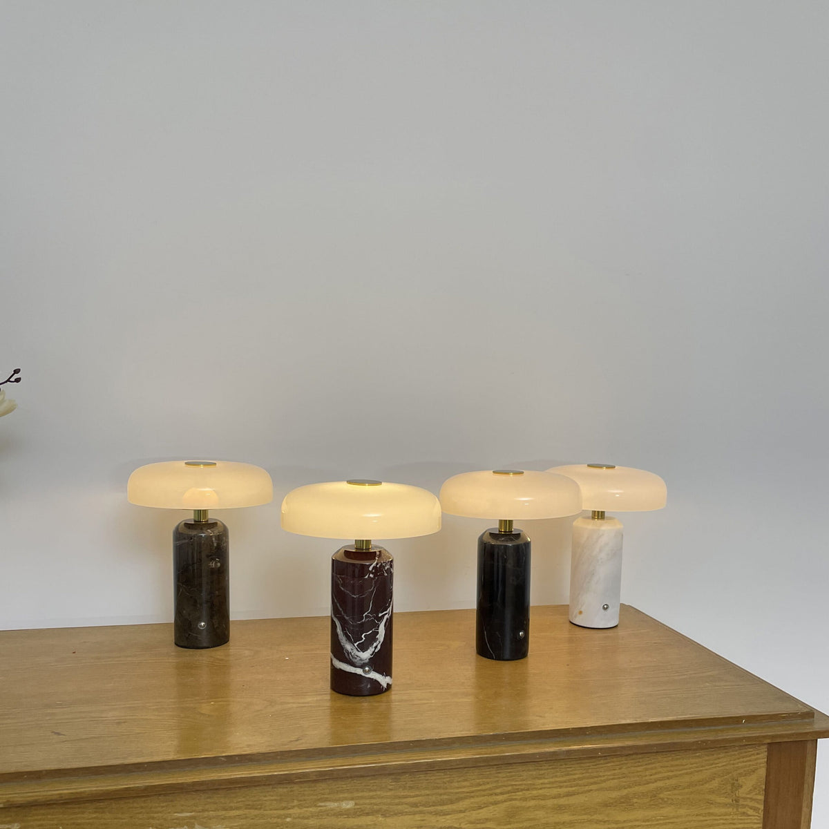 โคมไฟตั้งโต๊ะตกแต่งบ้าน - Veloura Table Lamp