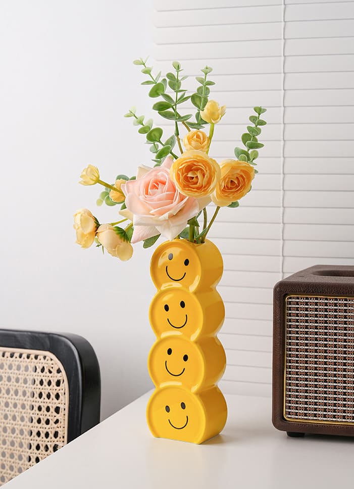 แจกันดอกไม้ตกแต่งบ้าน - Smiley Designed Decor Vase