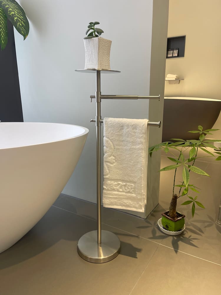 ราวแขวนเสื้อผ้า - Resort Designed Clothes Floor Hanger
