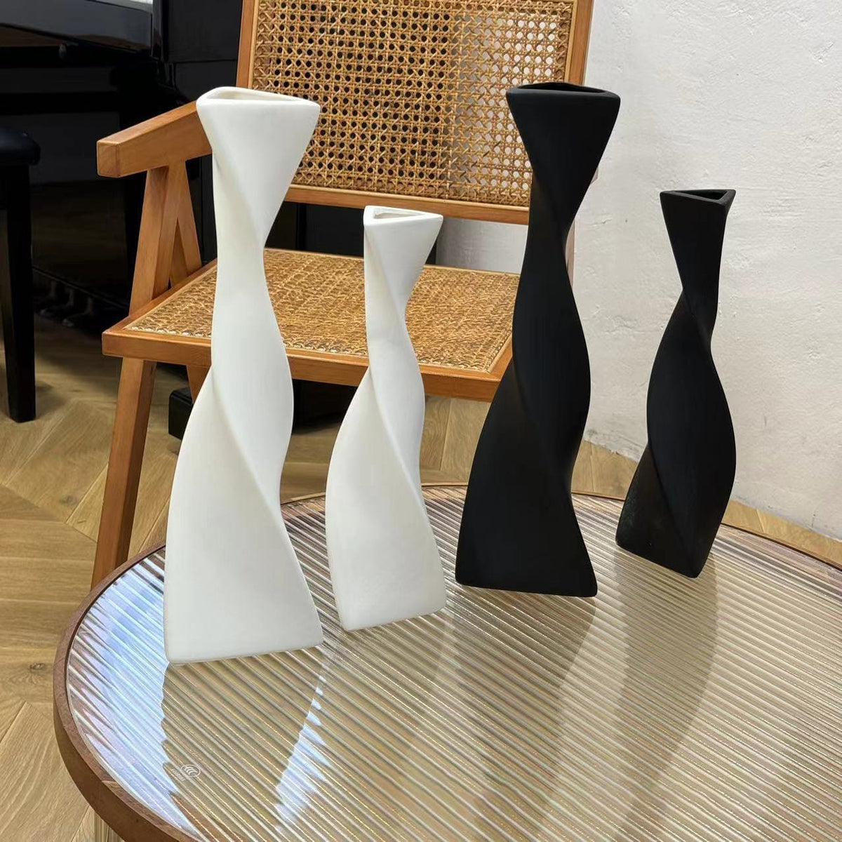 แจกันดอกไม้ตกแต่งบ้าน - Twist Designed Decor Vase