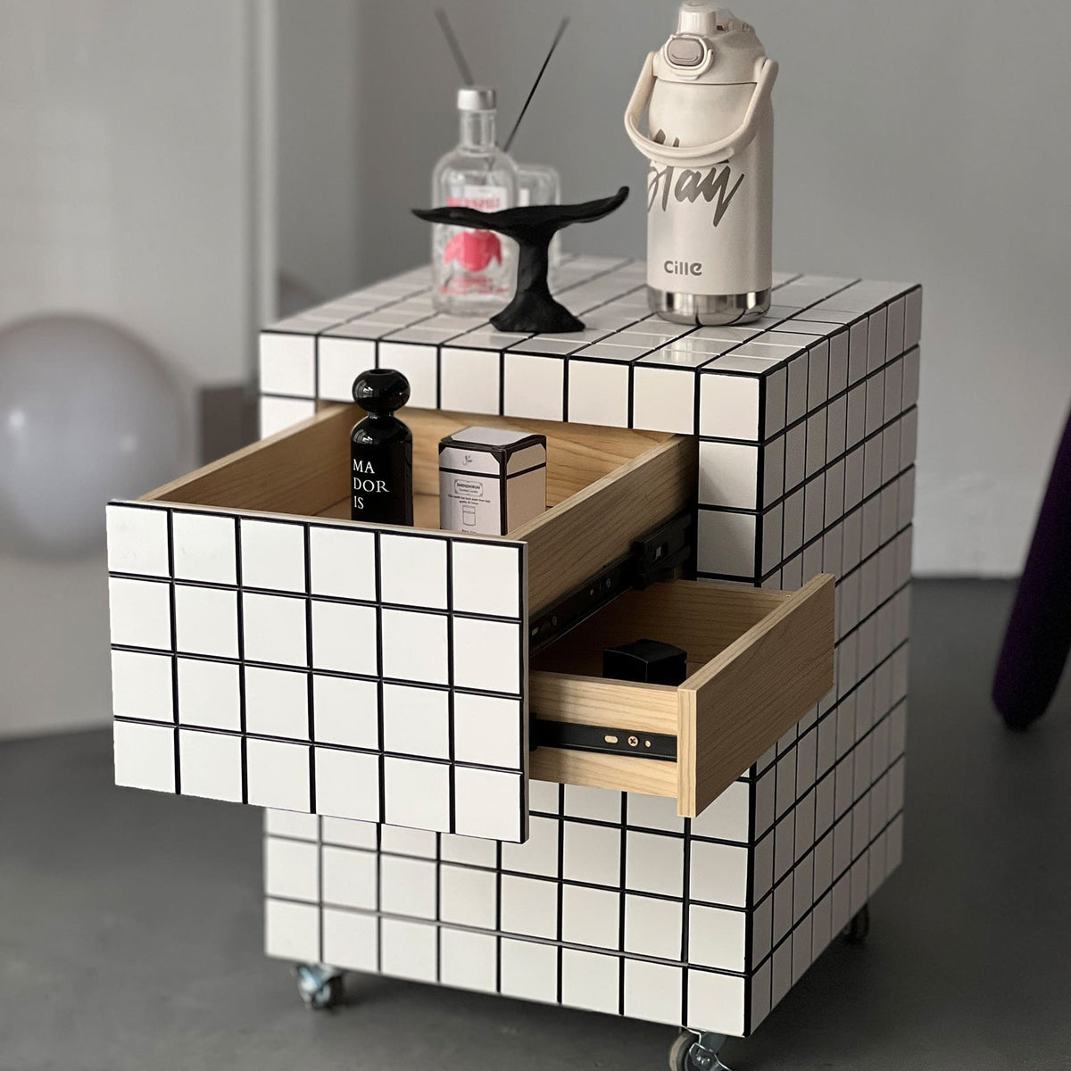 โต๊ะข้างตกแต่งบ้าน - Secret Drawer Side Table