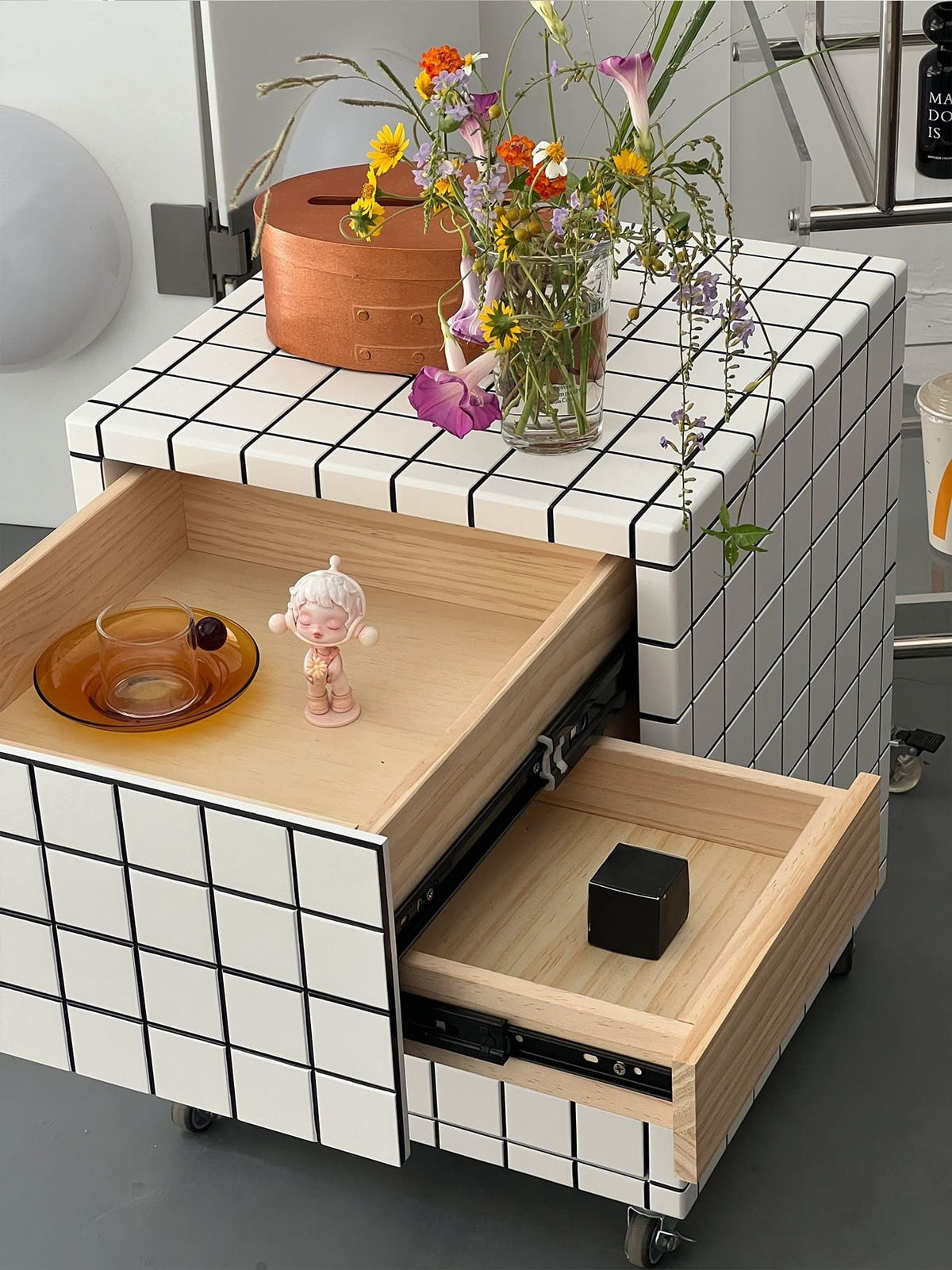 โต๊ะข้างตกแต่งบ้าน - Secret Drawer Side Table