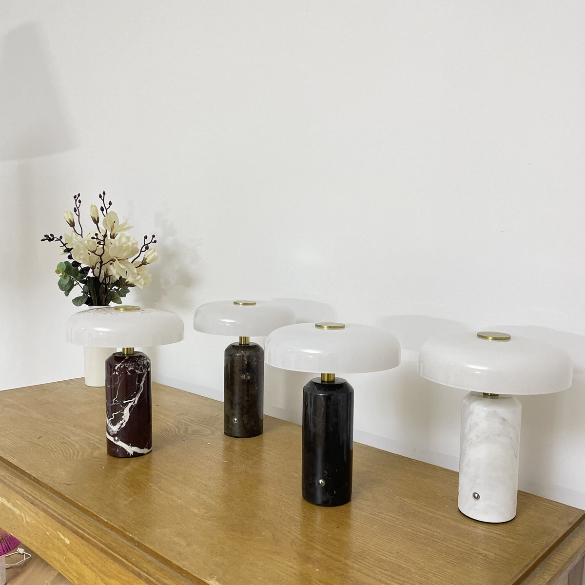 โคมไฟตั้งโต๊ะตกแต่งบ้าน - Veloura Table Lamp