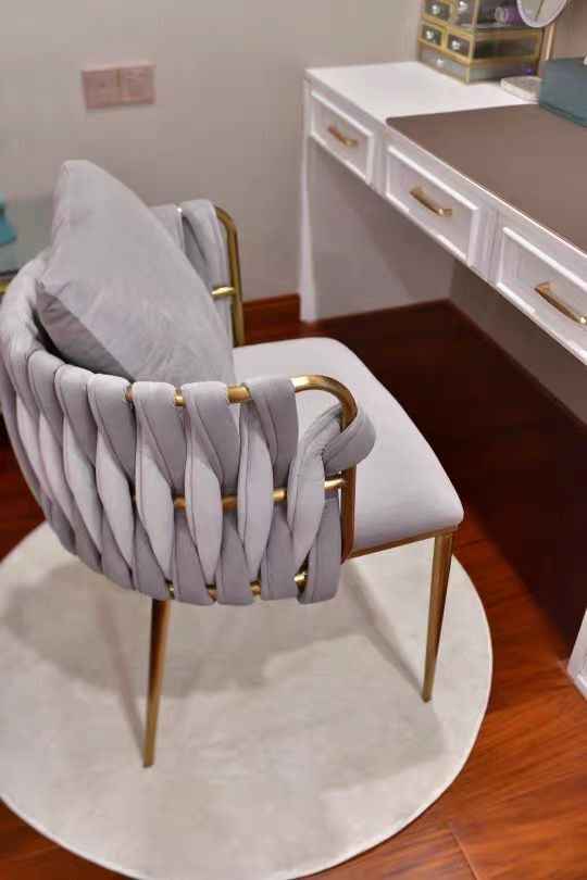 เก้าอี้สำหรับตกแต่งบ้าน - Designed Decorating Chair