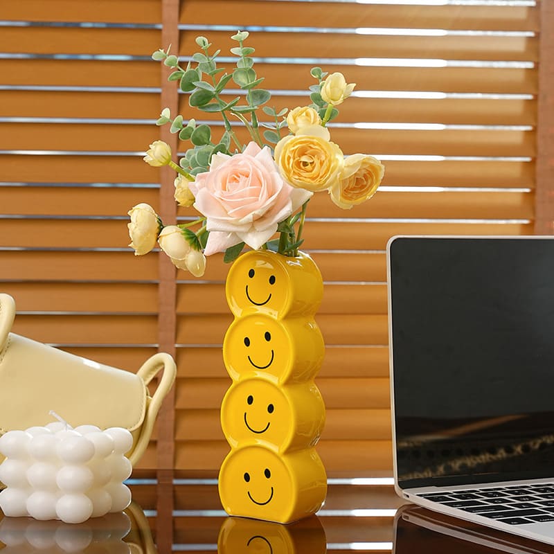 แจกันดอกไม้ตกแต่งบ้าน - Smiley Designed Decor Vase