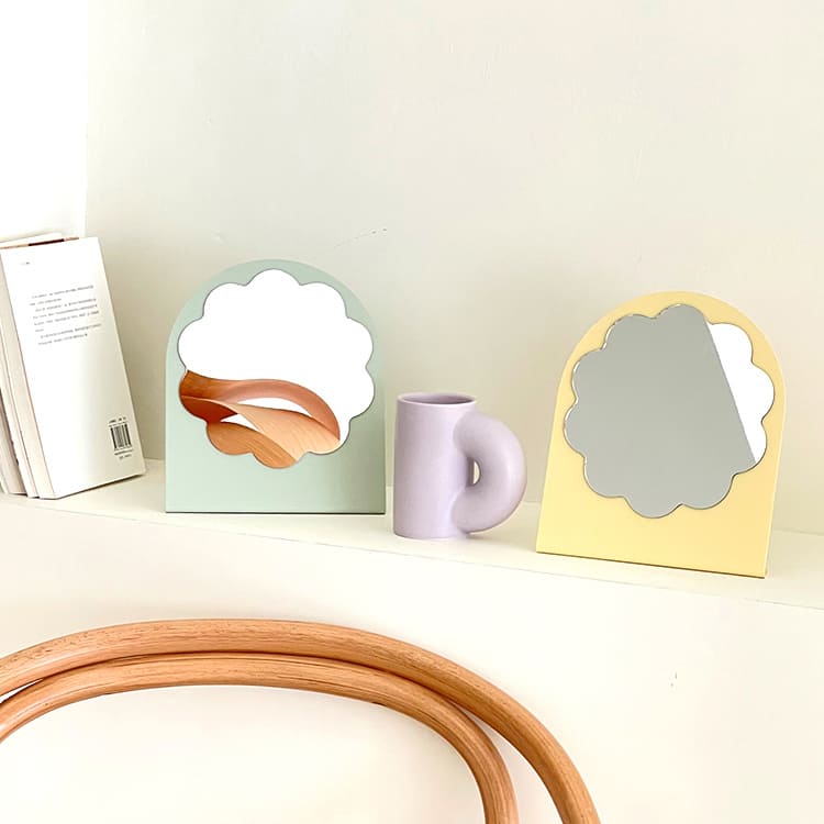 กระจกแต่งหน้าตั้งโต๊ะ - Flower Designed Decor Mirror
