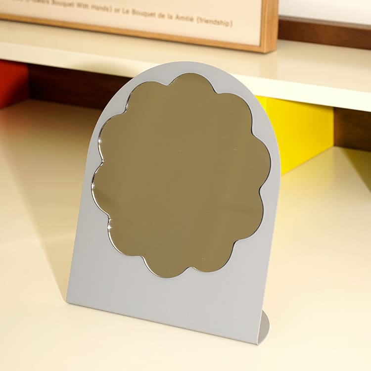 กระจกแต่งหน้าตั้งโต๊ะ - Flower Designed Decor Mirror